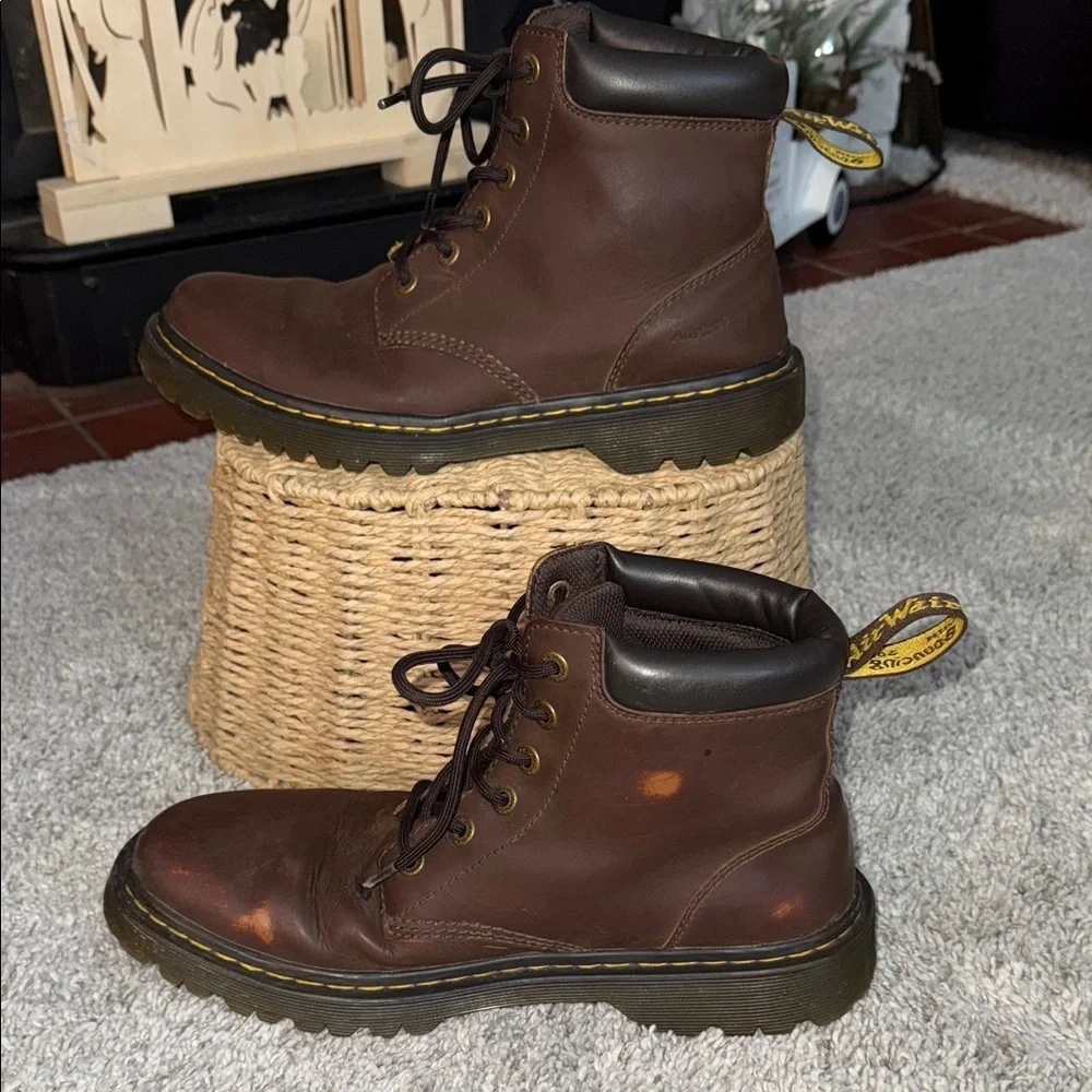 Doc Martens airwair Cartor combat boots distressed look brown leather men’s 10